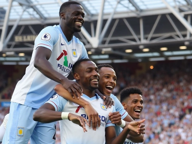 Douglas Luiz e Lucas Paquetá brilham no confronto entre Aston Villa e West Ham na Premier League