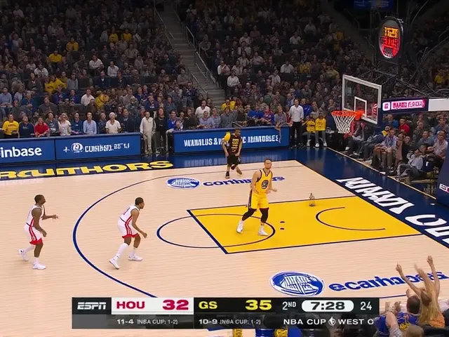 Stephen Curry sofre lesão no quadríceps e desfalca Warriors por uma semana